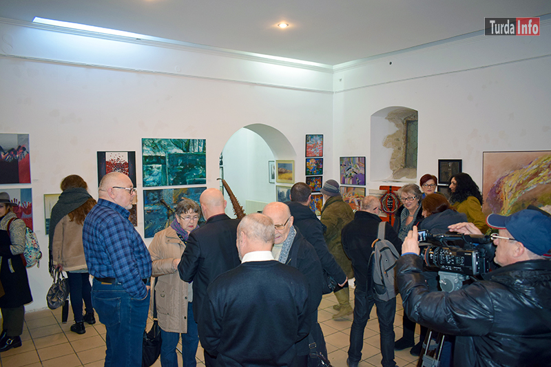 Aspecte de la vernisajul expoziției „Interferențe”, a UAP Turda, la Bistrița